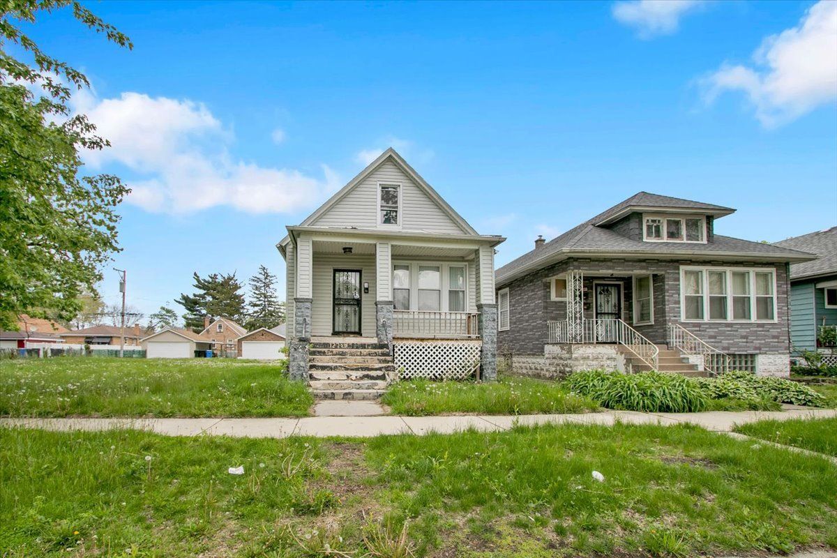 12337 Emerald Avenue, Chicago, IL 60628