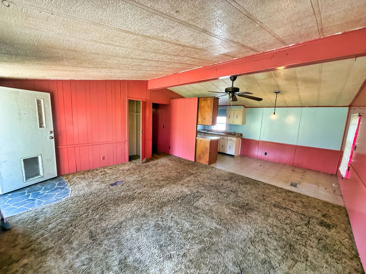210 Park Avenue, Flora, IL 62839