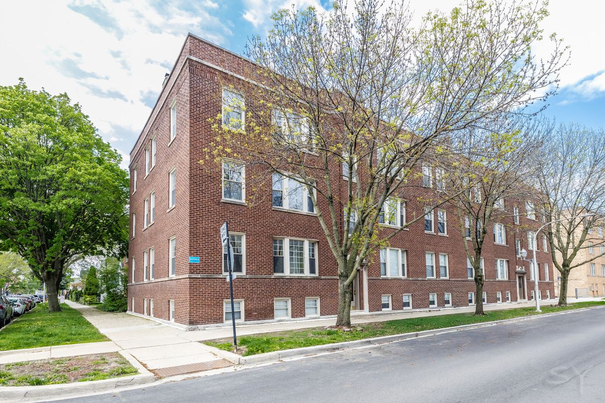 3039 Belle Plaine Avenue, Chicago, IL 60618
