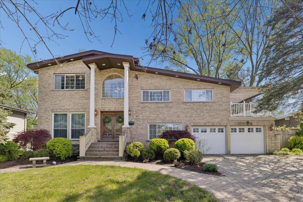 2913 Virginia Lane, Glenview, IL 60025