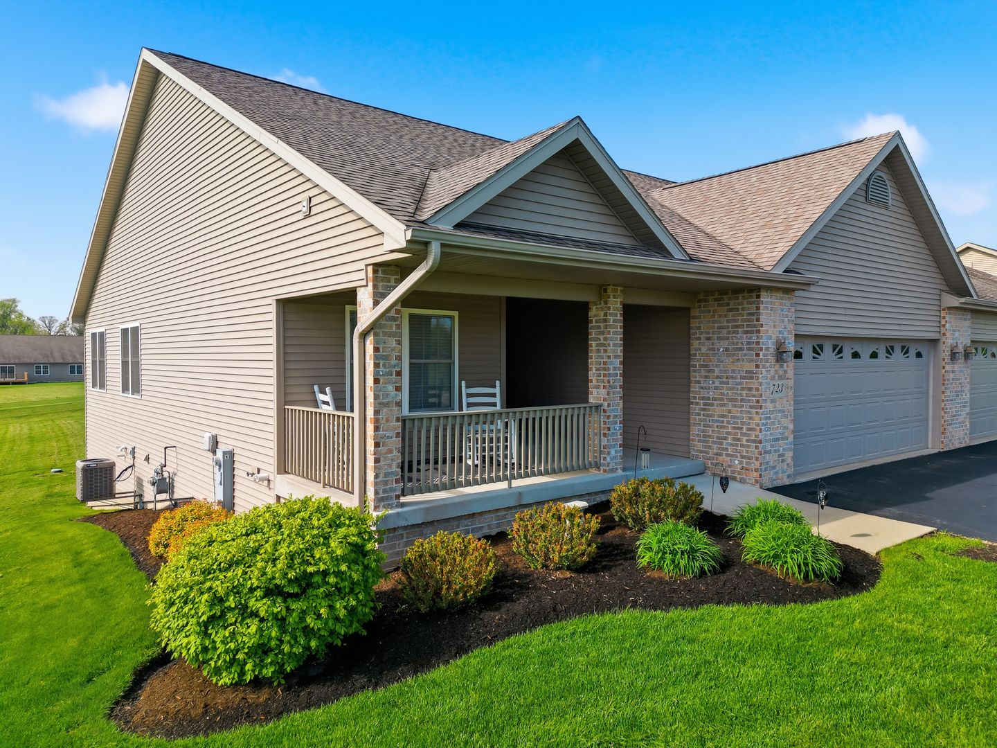 723 Yingling Drive — Dixon, IL 61021