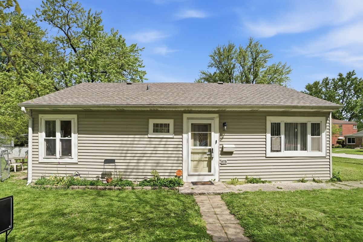 16784 Trapet Avenue, Hazel Crest, IL 60429