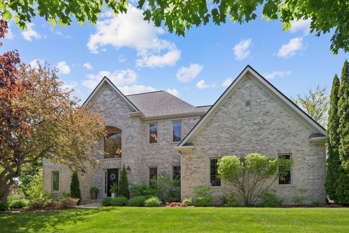 40W675 Stonebriar Lane — Elgin, IL 60124