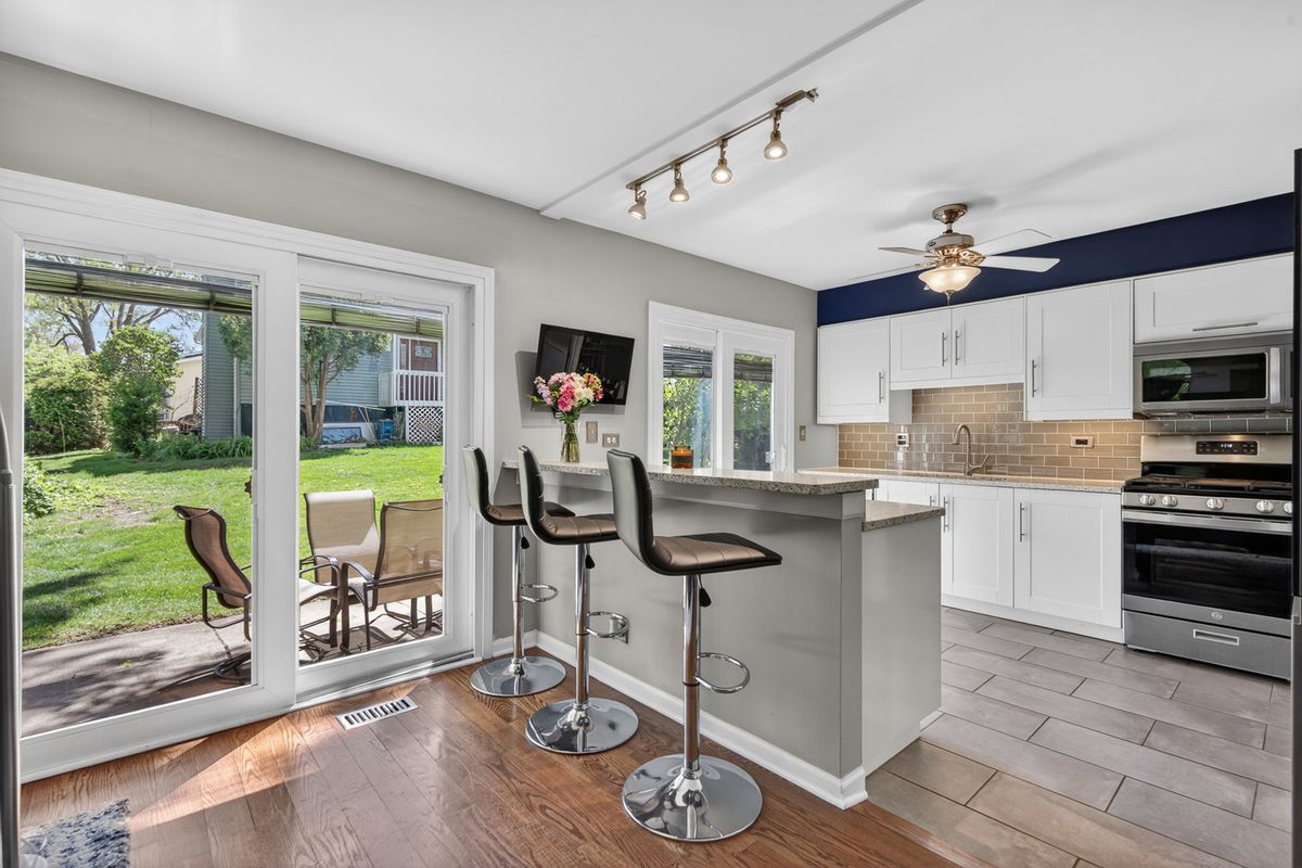 6401 Otto Place, Downers Grove, IL 60516