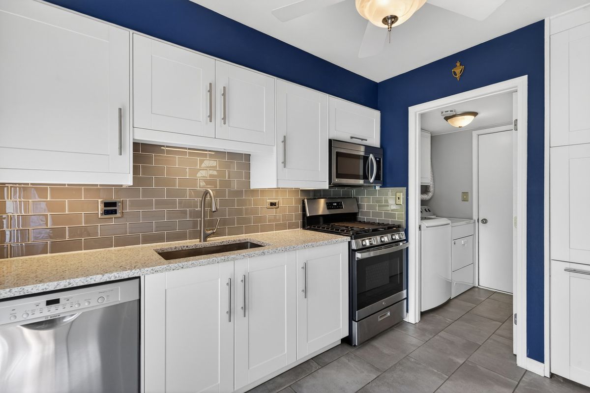 6401 Otto Place, Downers Grove, IL 60516