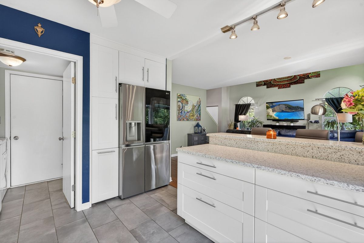 6401 Otto Place, Downers Grove, IL 60516