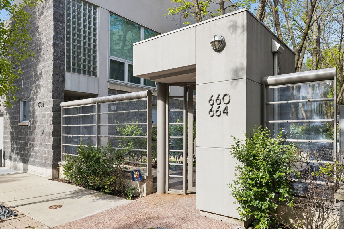 660 Peoria Street, Chicago, IL 60642