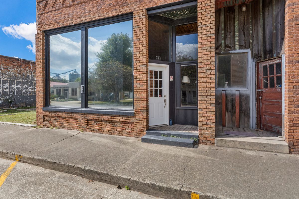 245 N Highway Avenue, Deland, IL 61839