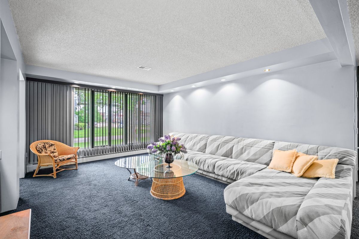 200 N Liberty Street, Leland, IL 60531