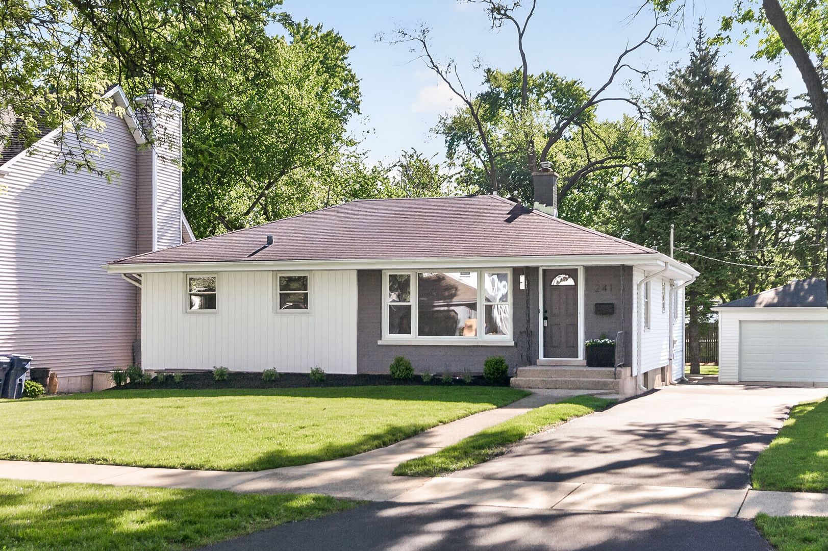 241 S Riverside Drive — Villa Park, IL 60181