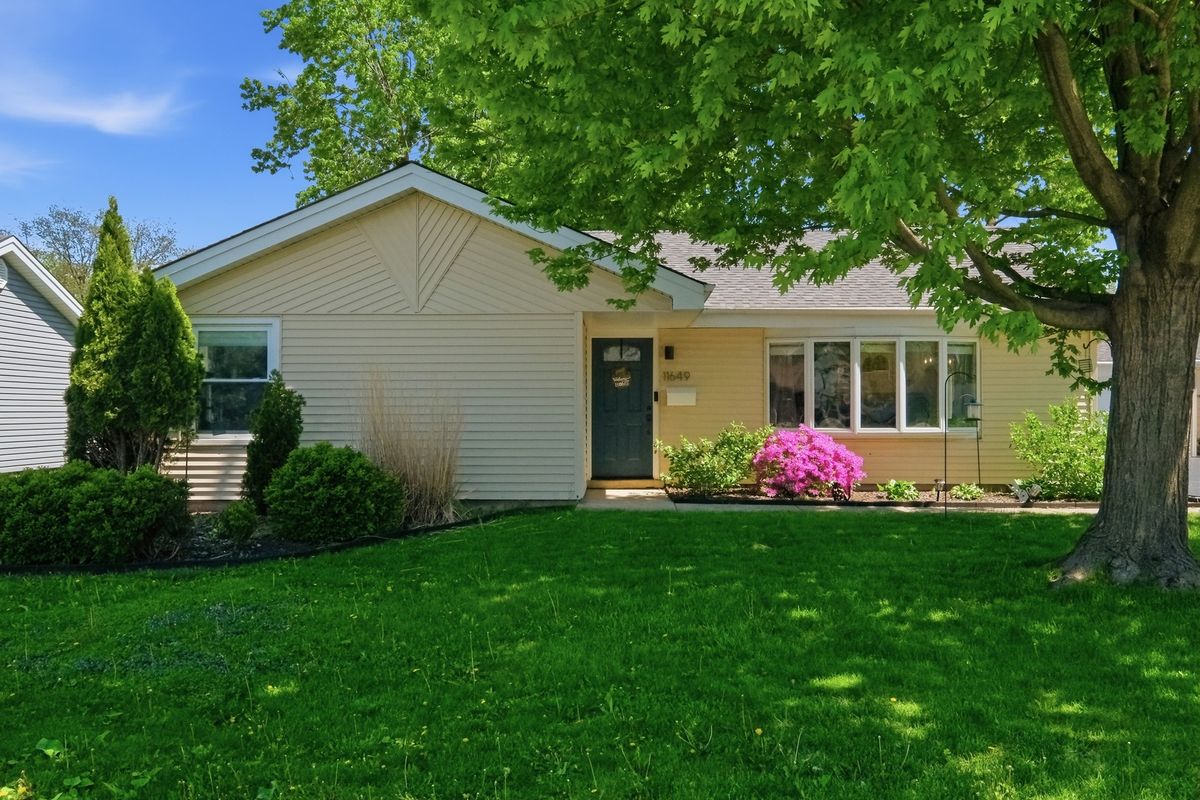 11649 Nagle Avenue, Worth, IL 60482