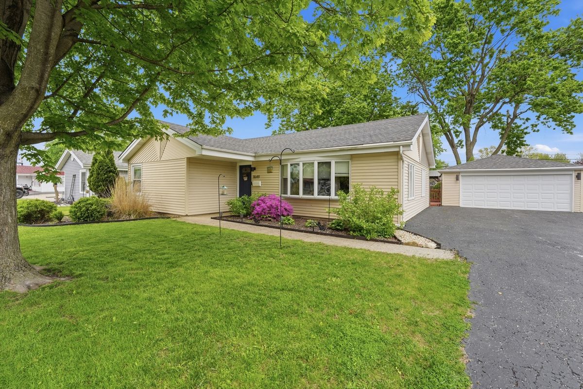 11649 S Nagle Avenue, Worth, IL 60482