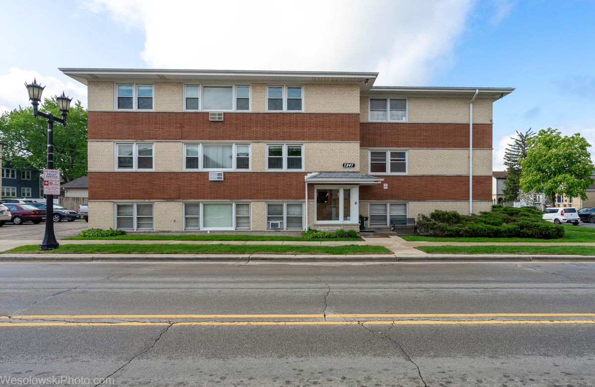 7347 Diversey Avenue, Elmwood Park, IL 60707