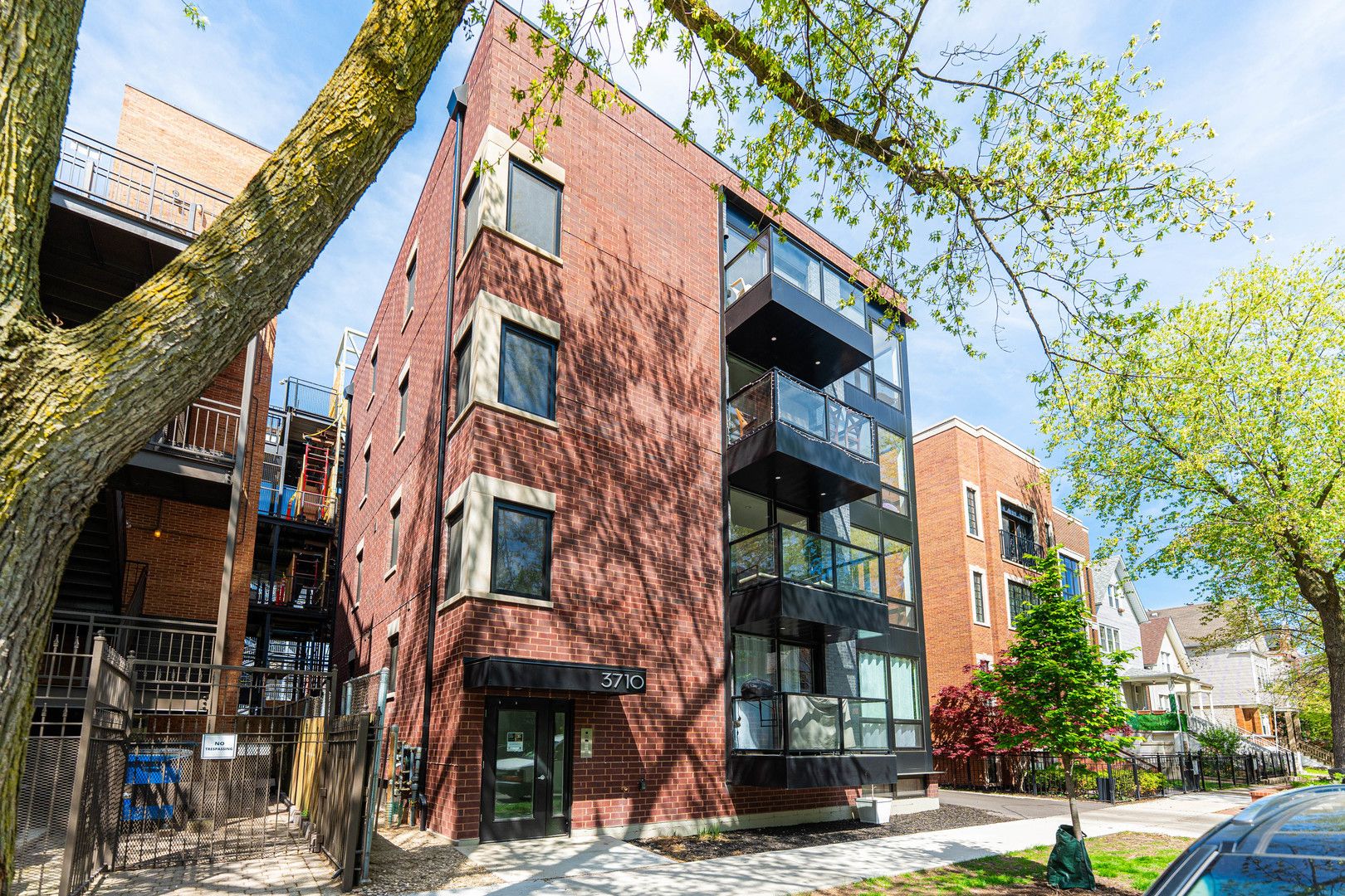 3710 N Kenmore Avenue #3 — Chicago, IL 60613