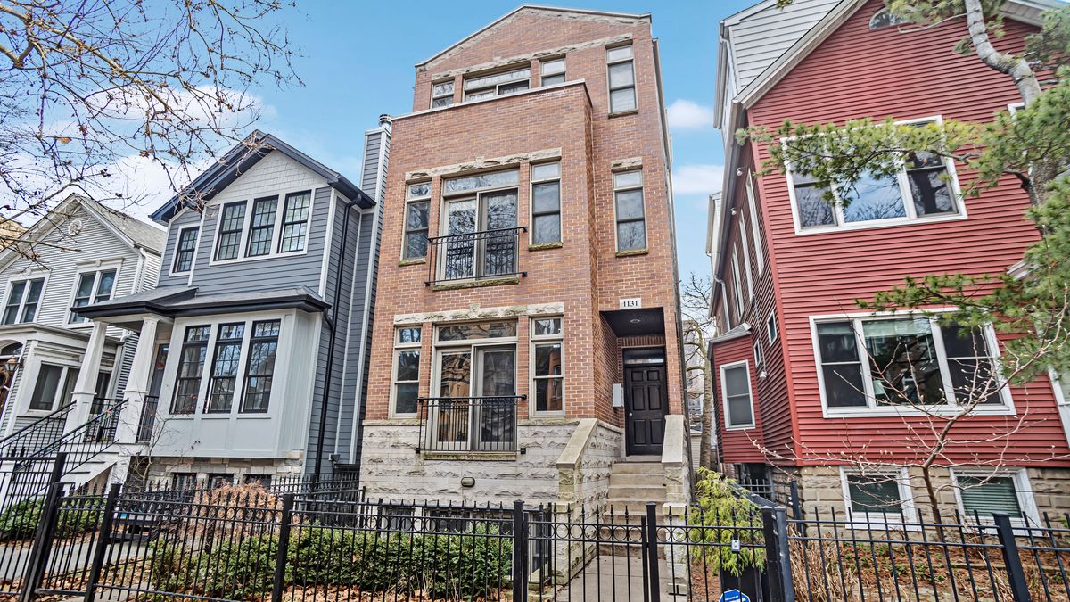 1131 WOLFRAM Street, Chicago, IL 60657