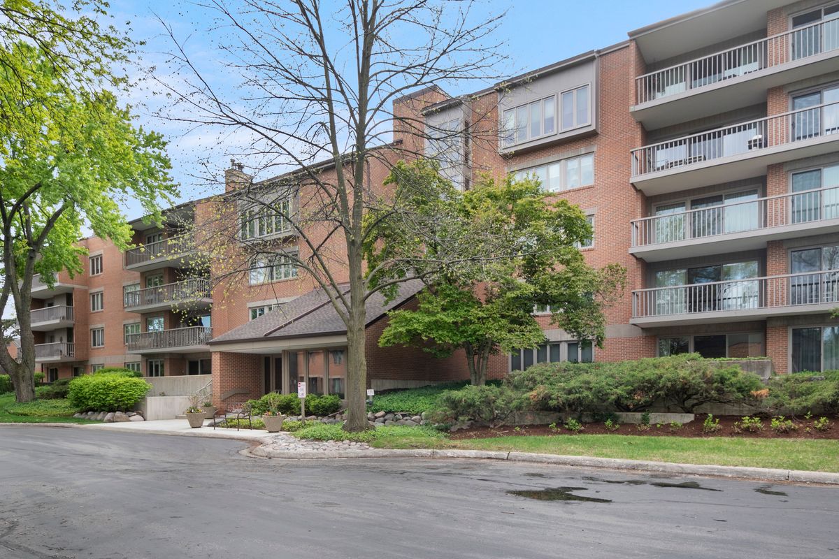 44 Park Lane, Park Ridge, IL 60068