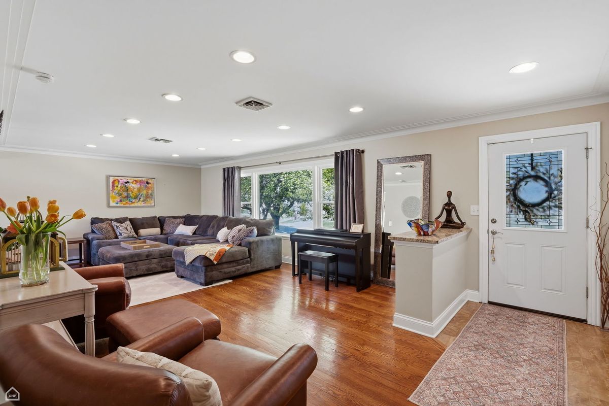 9632 Massasoit Avenue, Oak Lawn, IL 60453