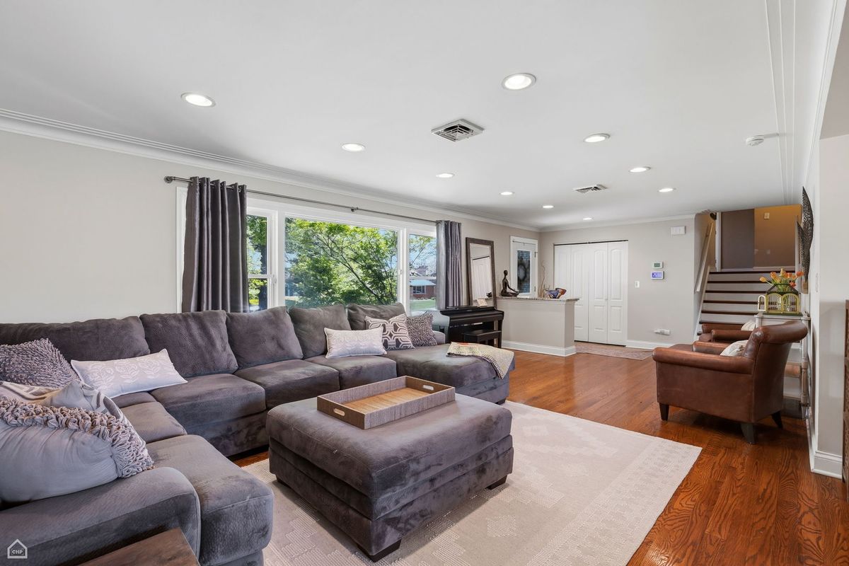 9632 Massasoit Avenue, Oak Lawn, IL 60453