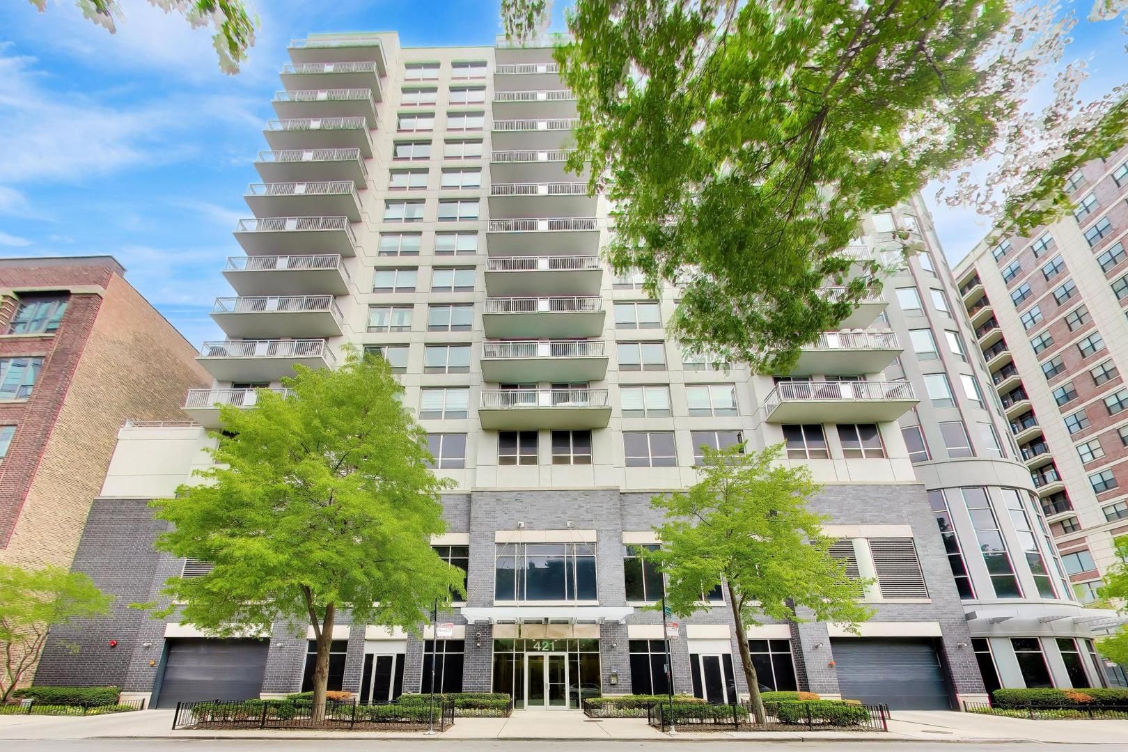 421 W Huron Street #604 — Chicago, IL 60654