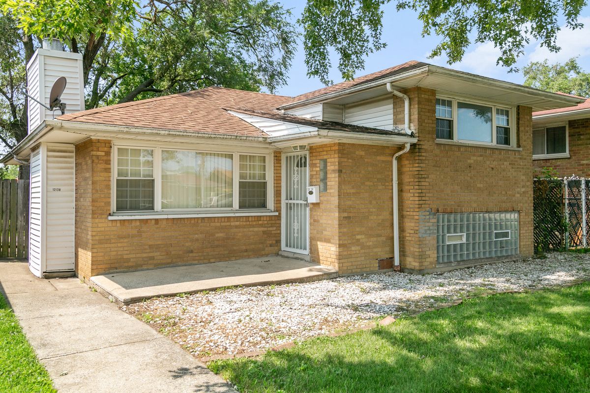 12138 Elizabeth Street, Chicago, IL 60643