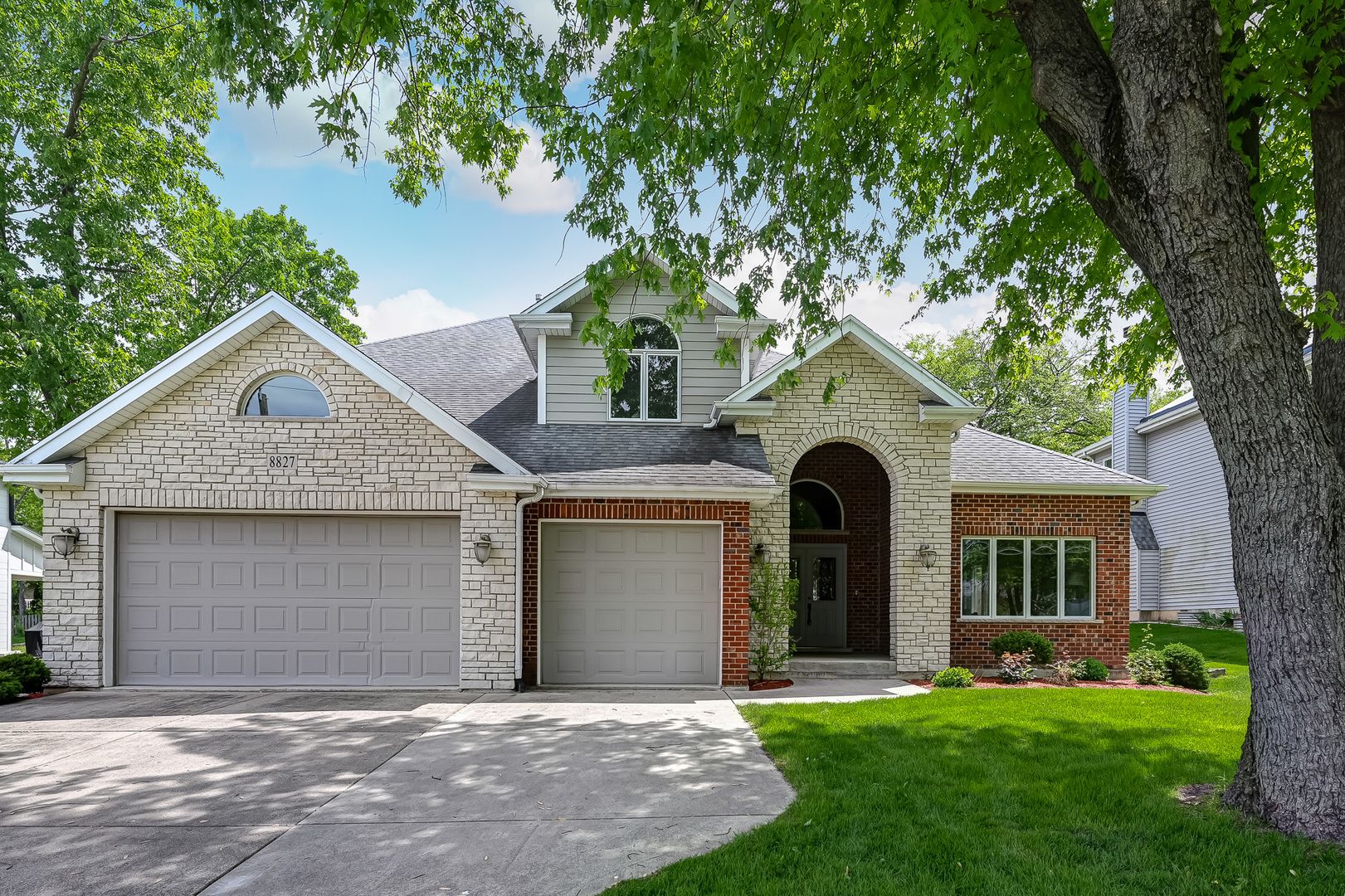 8827 Palisades Road — Burr Ridge, IL 60527
