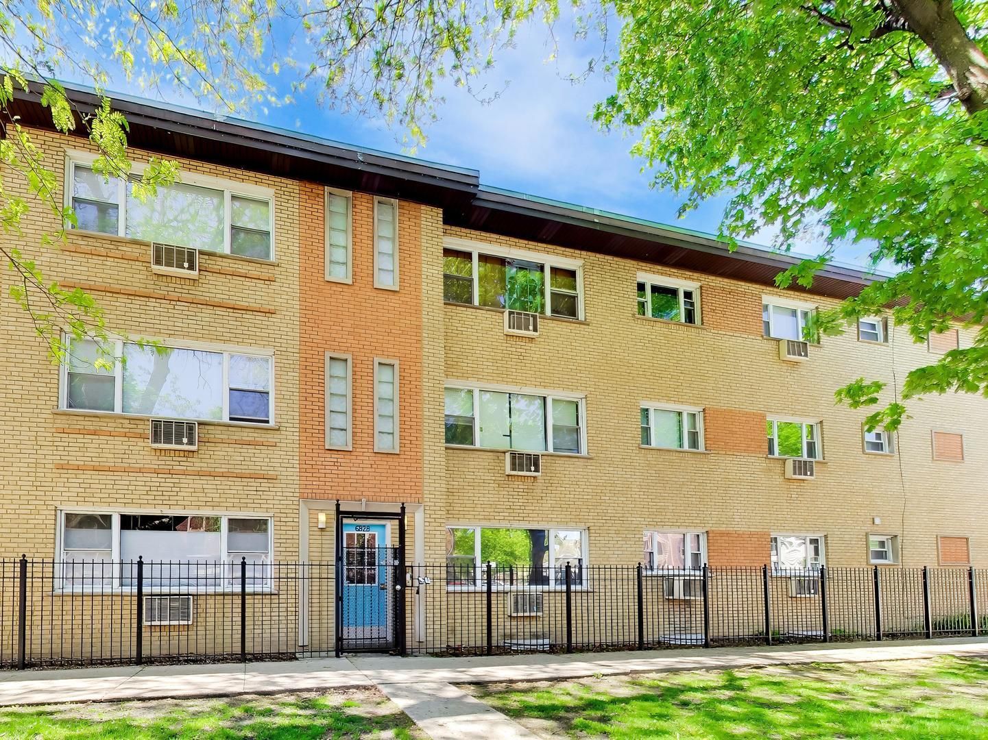 6828 N Greenview Avenue #2S — Chicago, IL 60626