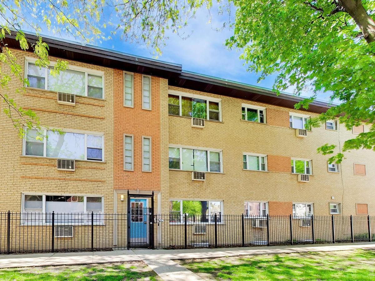 6828 Greenview Avenue, Chicago, IL 60626
