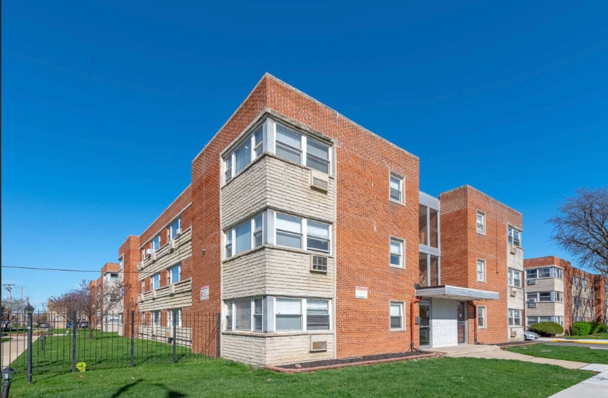 2401 Balmoral Avenue, Chicago, IL 60625
