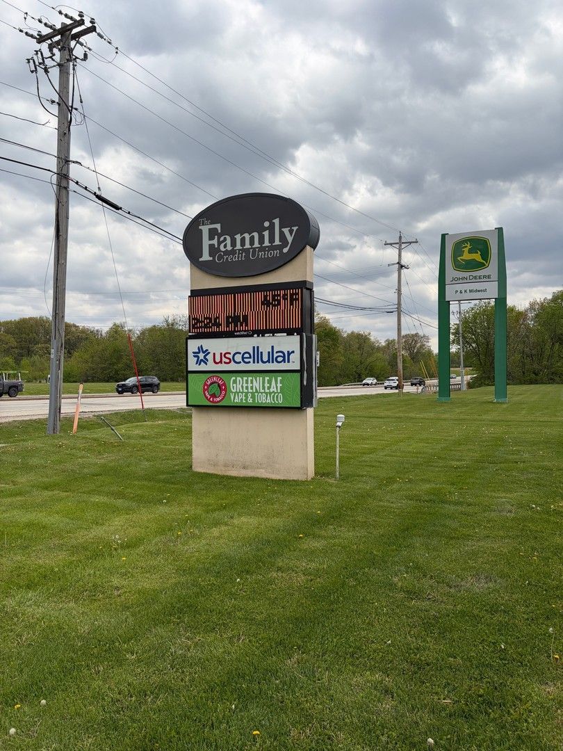 1600 John Deere Road #B, Silvis, IL 61282