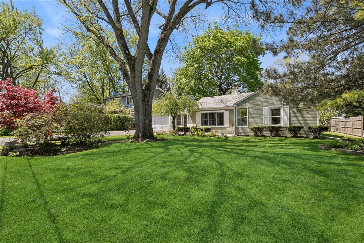 19762 West Shore Drive, Mundelein, IL 60060
