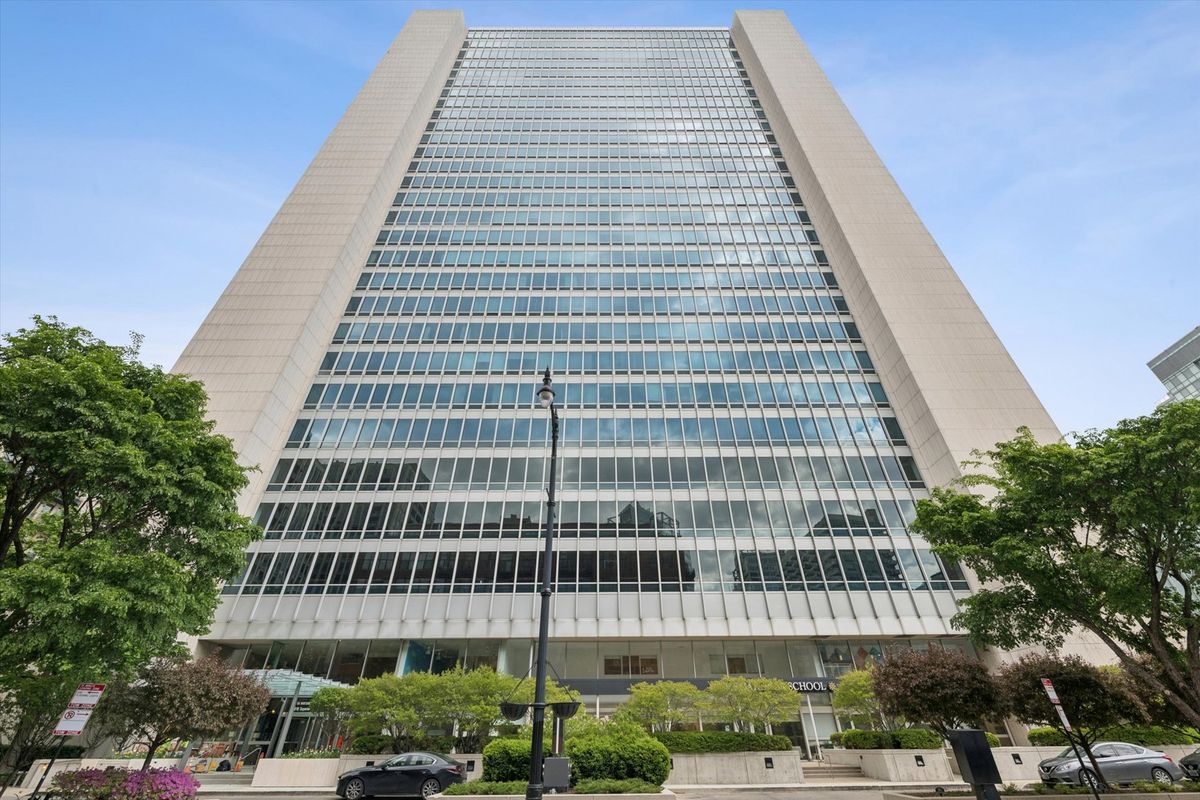 500 Superior Street, Chicago, IL 60654