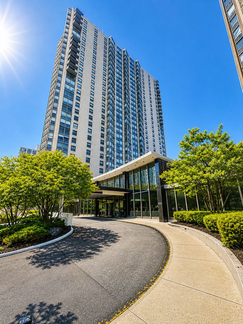 5701 SHERIDAN Road, Chicago, IL 60660