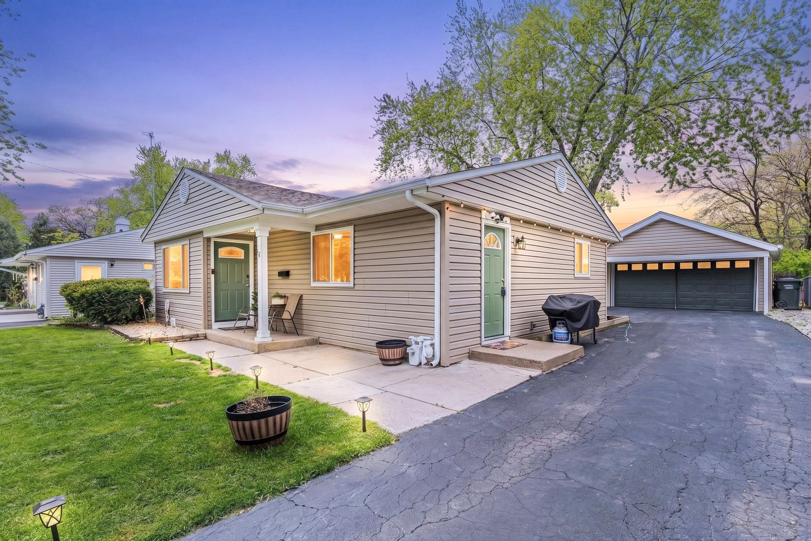 52 Sparrow Road — Carpentersville, IL 60110