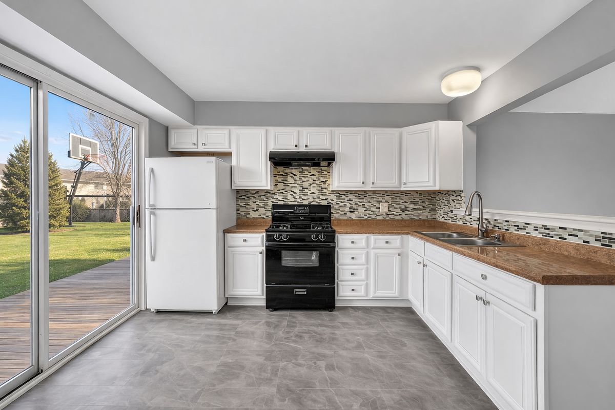1784 Mccormick Lane, Hanover Park, IL 60133