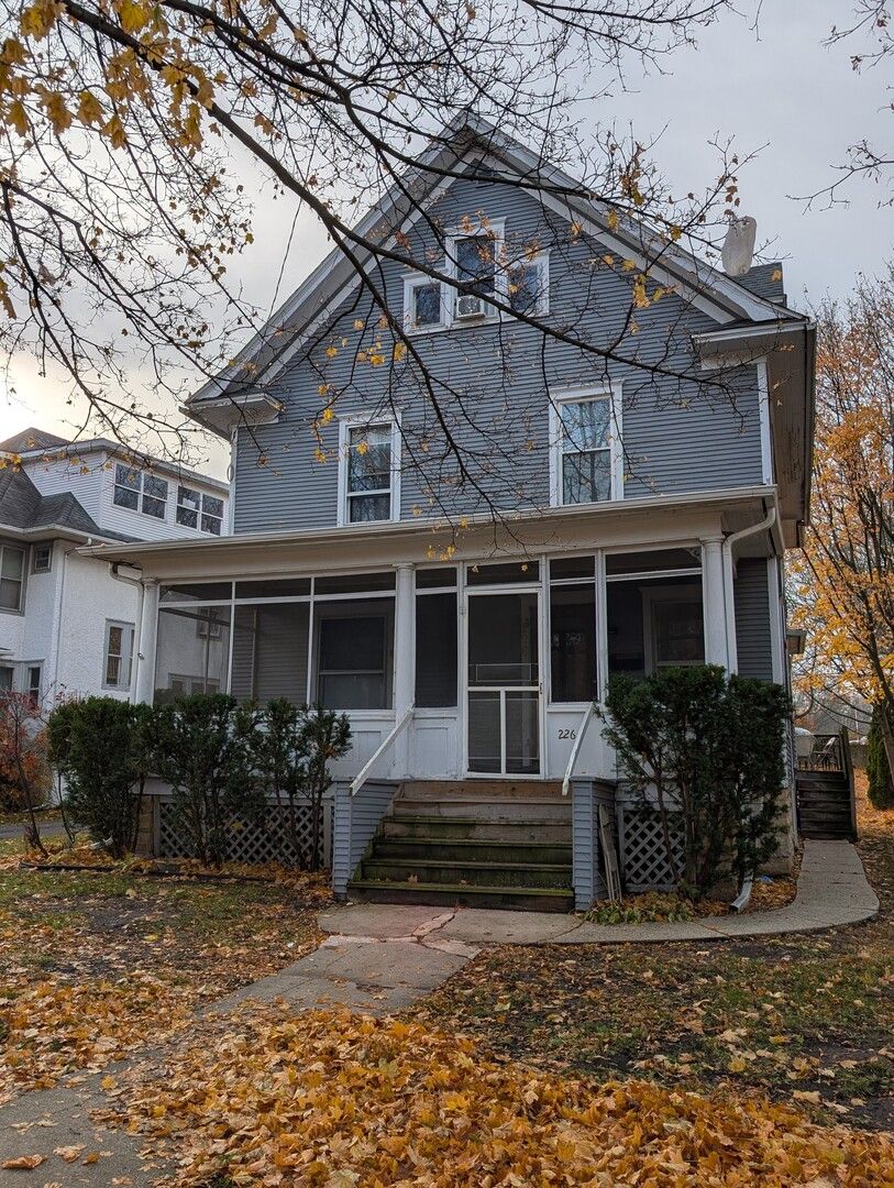 226 W Locust Street — DeKalb, IL 60115