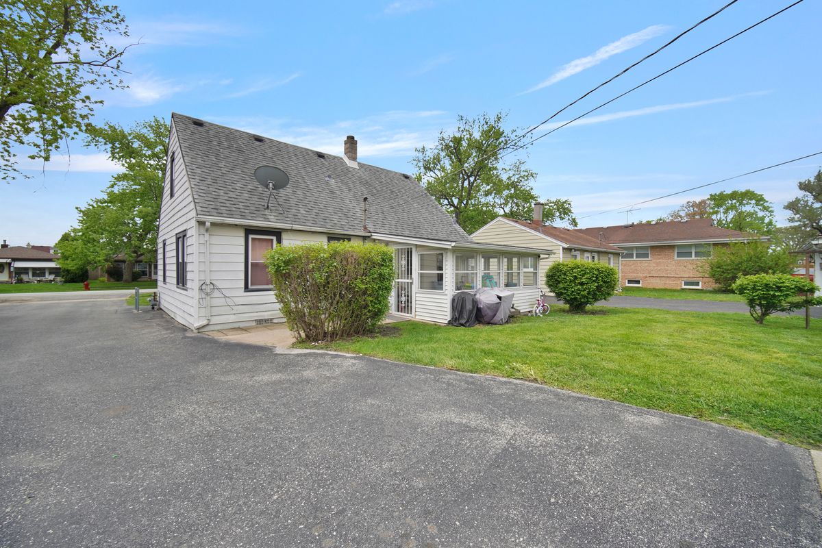 7022 W 114th Place, Worth, IL 60482