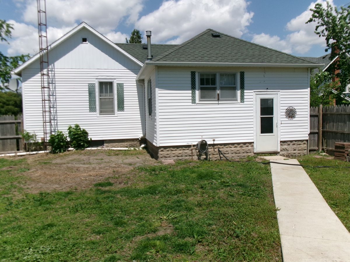 305 W Thomas Street, Martinton, IL 60951