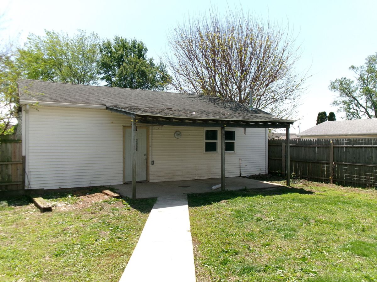 305 W Thomas Street, Martinton, IL 60951