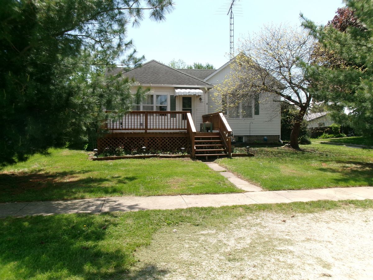 305 W Thomas Street, Martinton, IL 60951