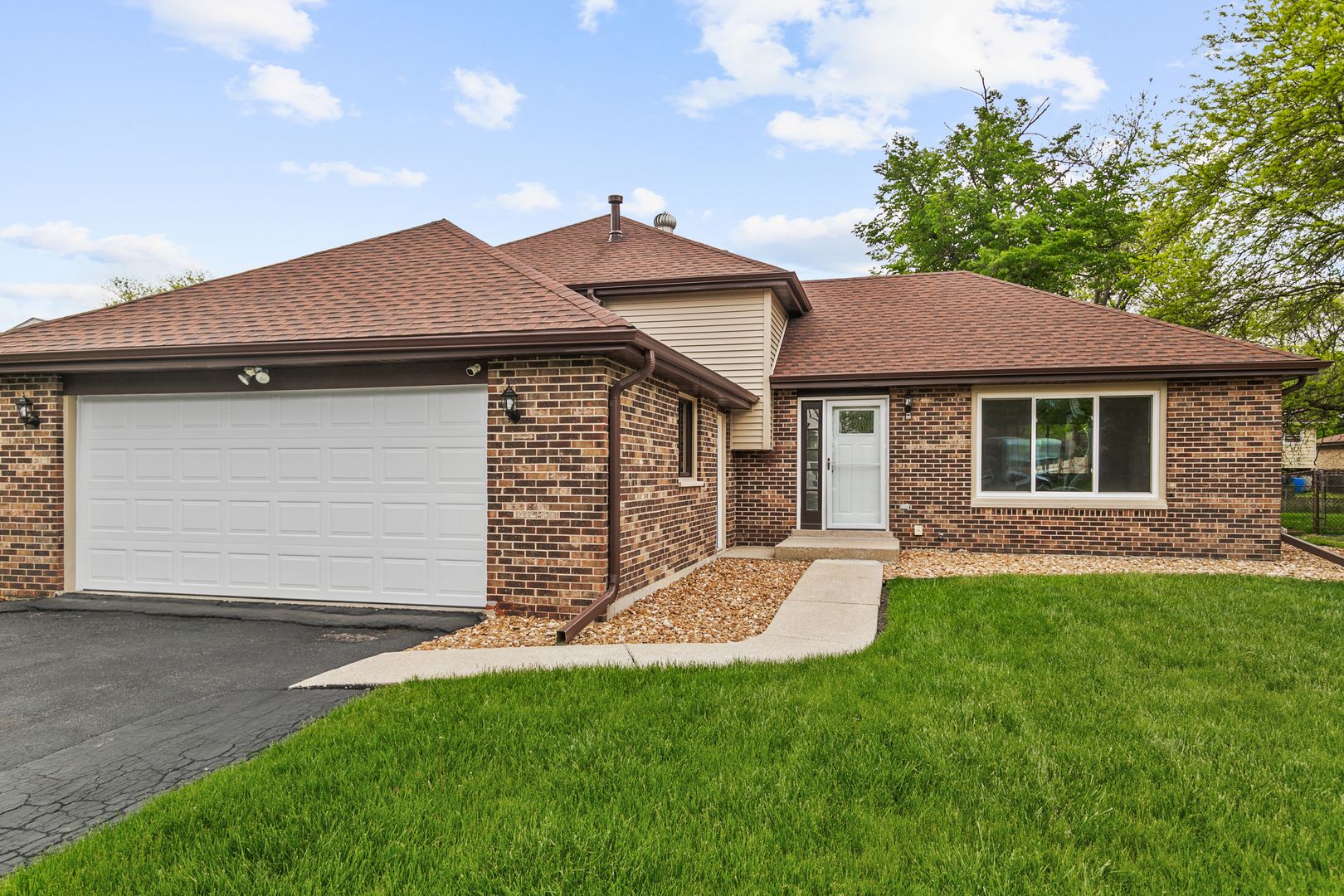 1037 185th Place — Homewood, IL 60430