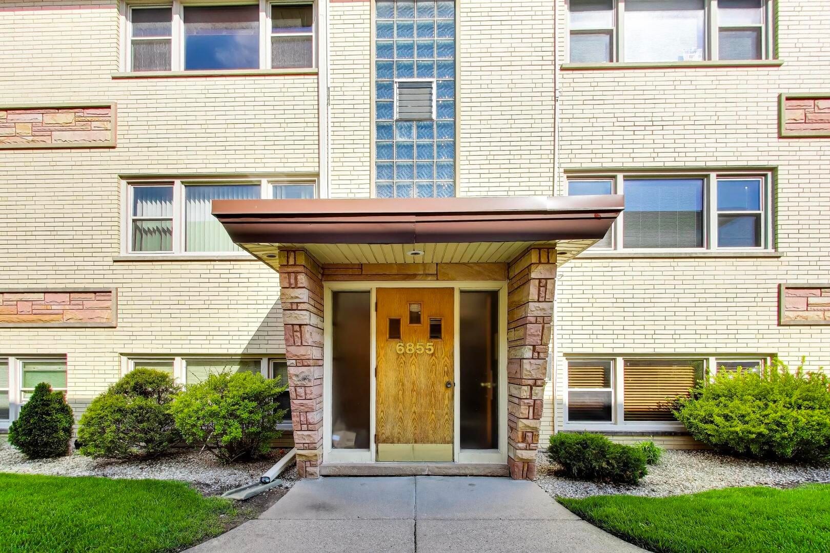 6855 N Olmsted Avenue #1N — Chicago, IL 60631