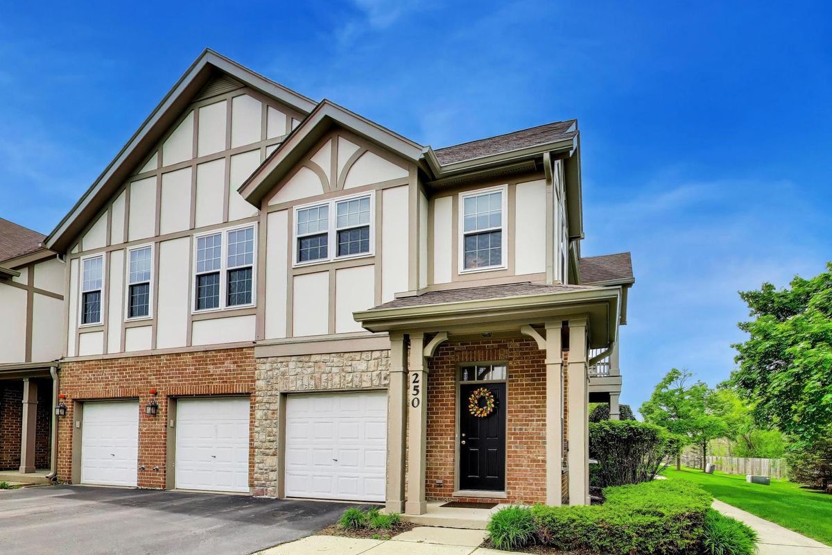 210 Rosehall Drive, Lake Zurich, IL 60047