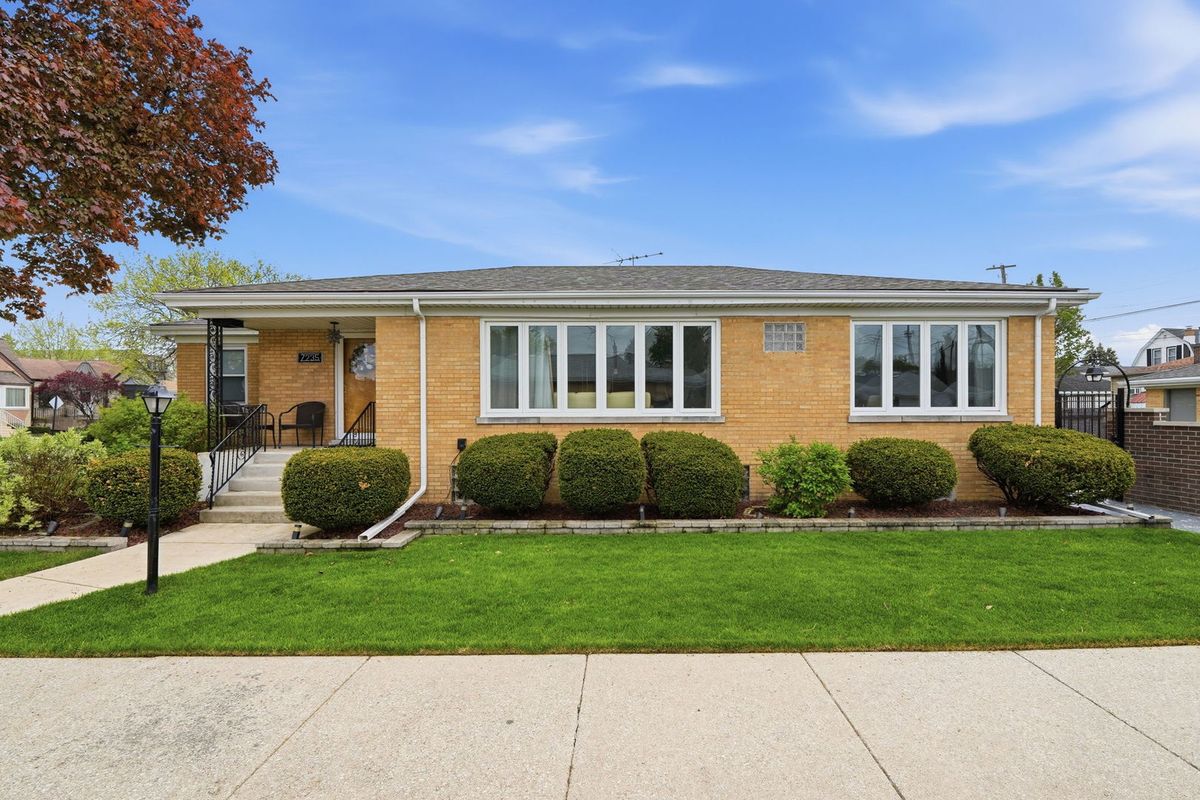 7235 Barry Avenue, Chicago, IL 60707