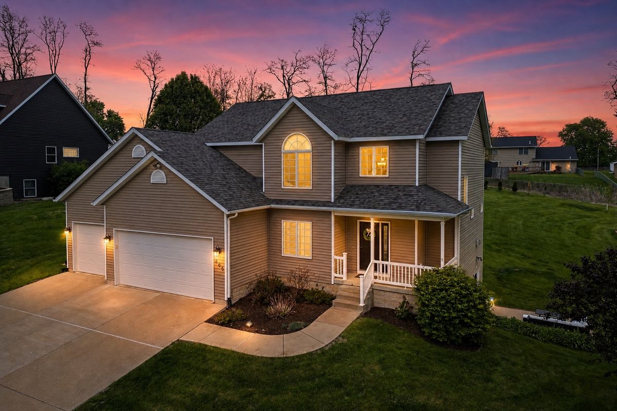 609 5 Street, Le Claire, IA 52753