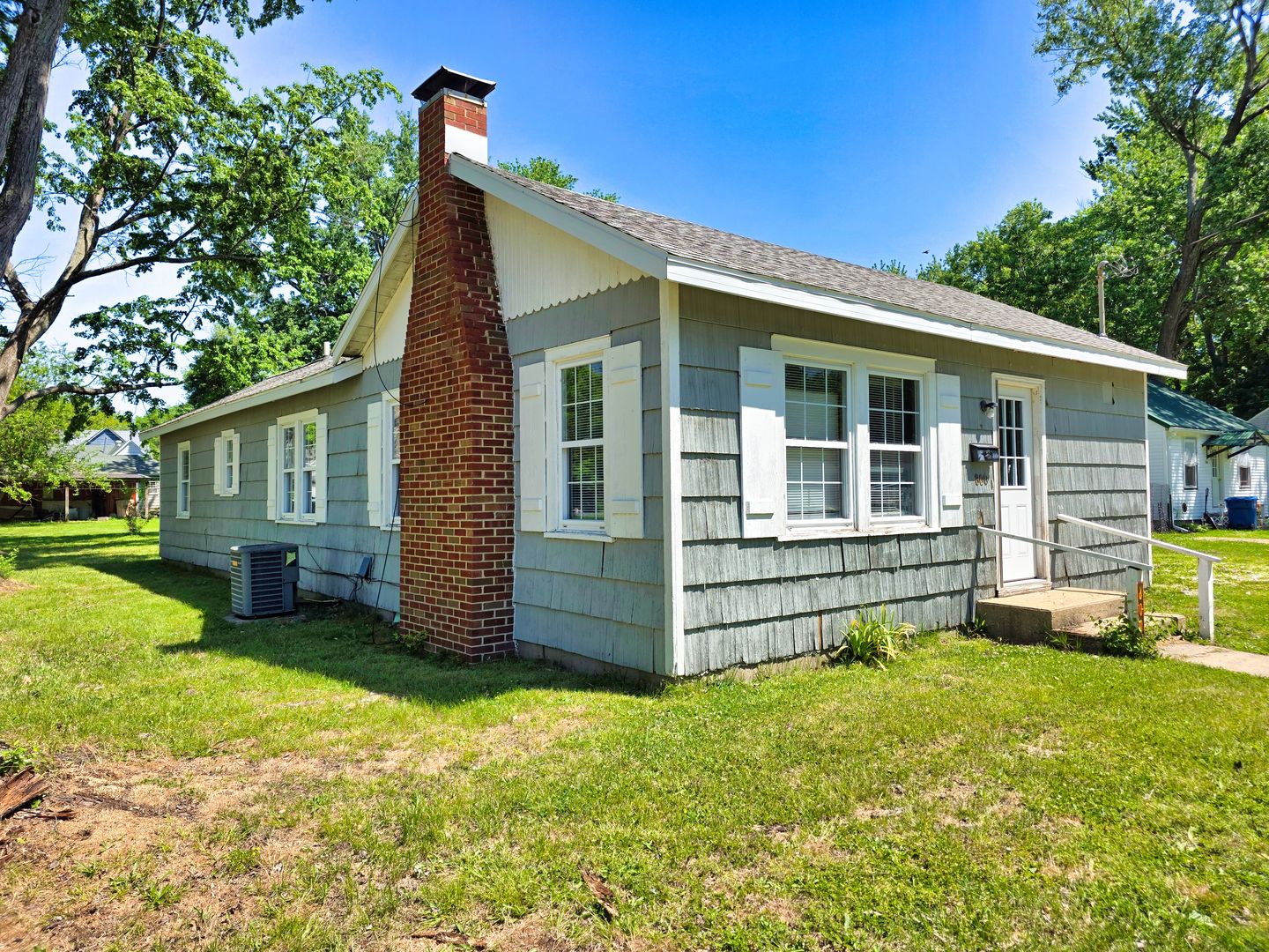 800 E Lafayette Street — Olney, IL 62450