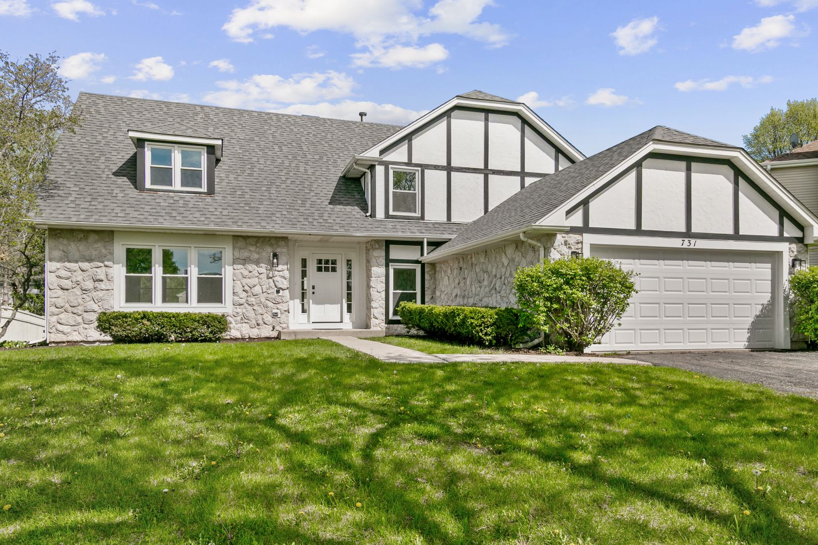 731 Roaring Brook Lane — Algonquin, IL 60102