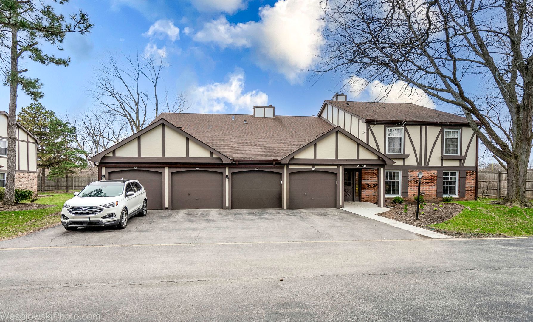 2950 Northampton Drive #B2 — Rolling Meadows, IL 60008