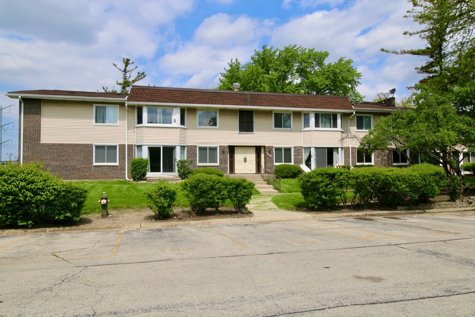 3012 Roberts Drive #5 — Woodridge, IL 60517