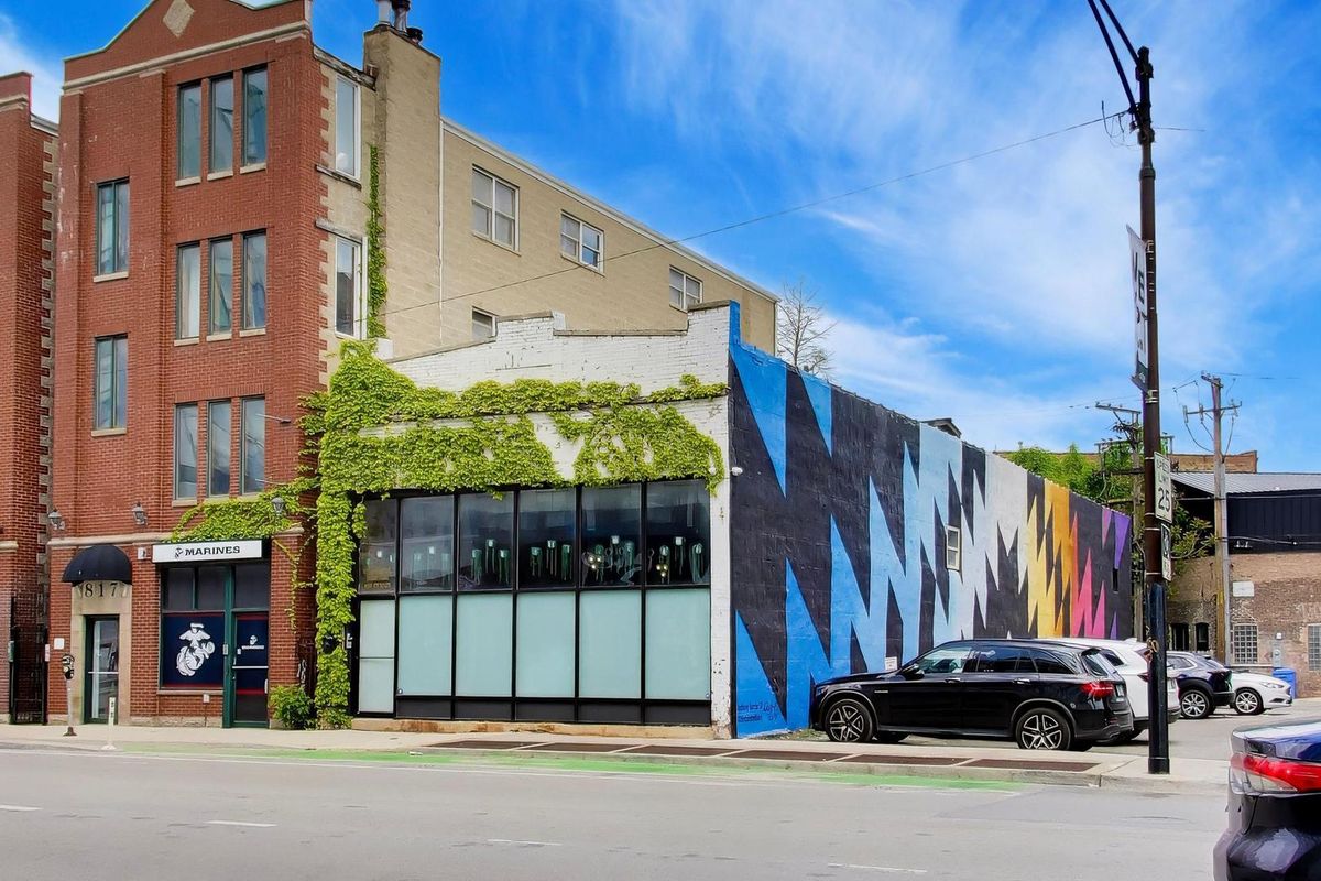 815 N Milwaukee Ave, Chicago, IL