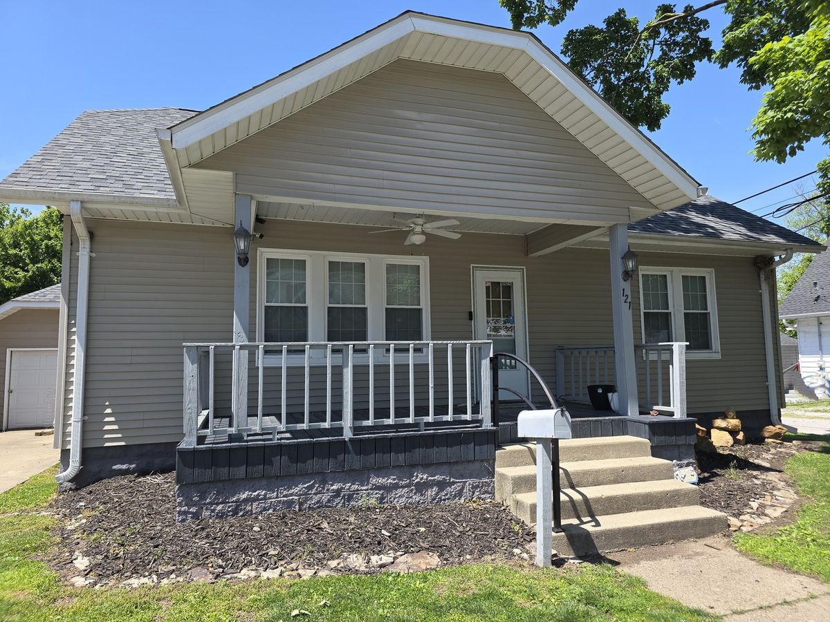 121 Ludlow Street, Olney, IL 62450